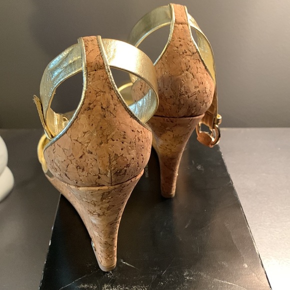 Gucci Gold Metallic Cork Wedge Sandals - Picture 5 of 12